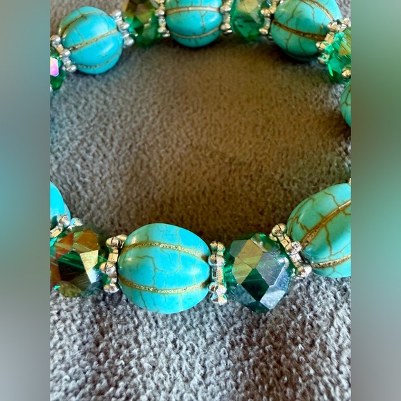 Turquoise and Green Beaded Bracelet - Picture 6 of 6
